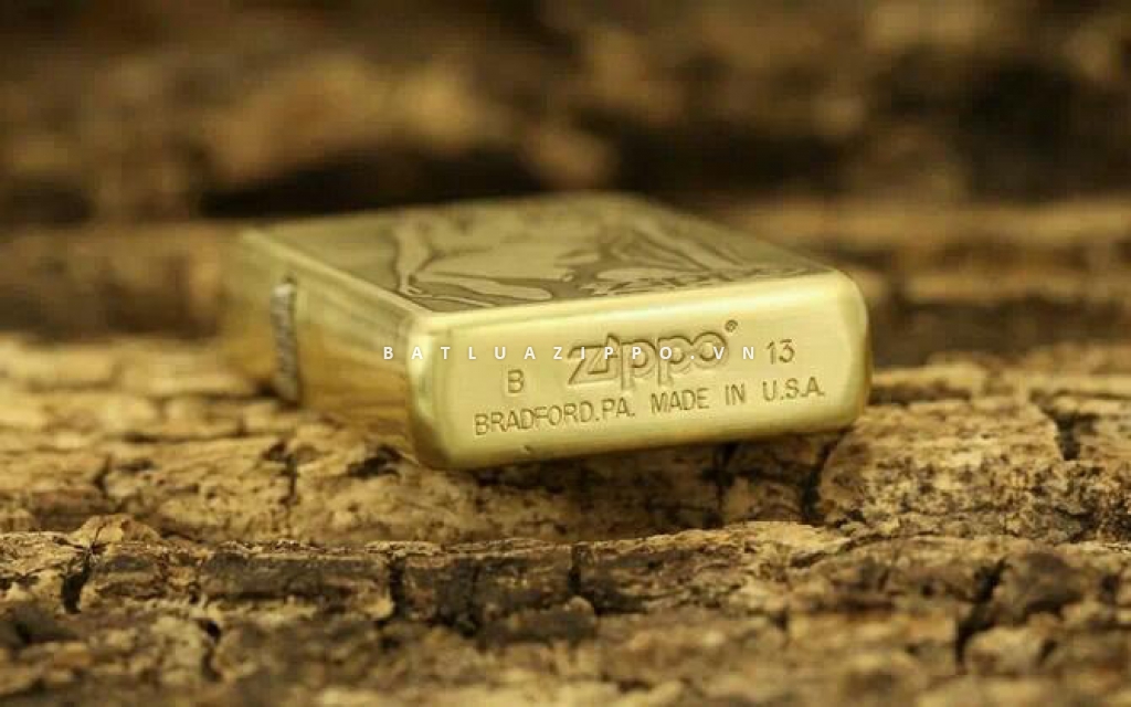 Bật lửa Zippo chất liệu đồng khắc hình cô gái sexy
