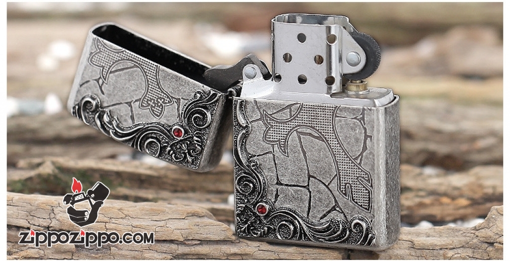 Zippo mạ bạc cổ khắc thánh xuất hàn
