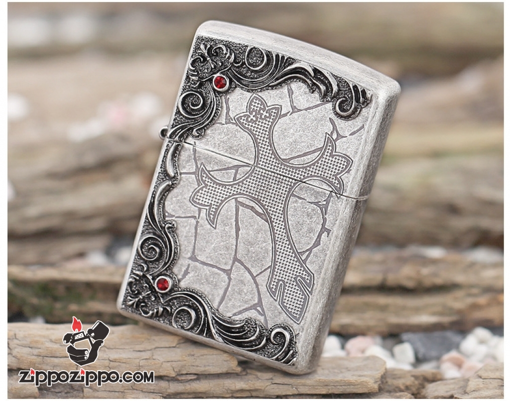 Zippo mạ bạc cổ khắc thánh xuất hàn