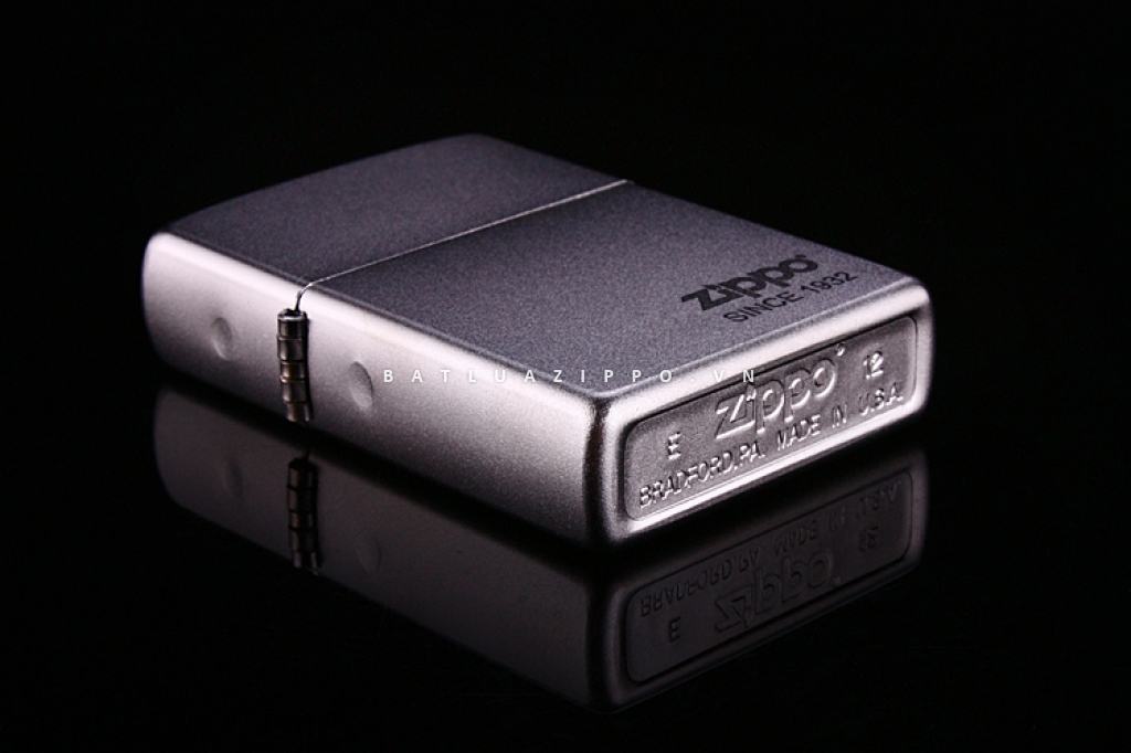 Bật Lửa Zippo Mạ Chrome Ánh Satin - Logo Zippo SKU 205ZL – Zippo Satin Chrome Zippo Logo