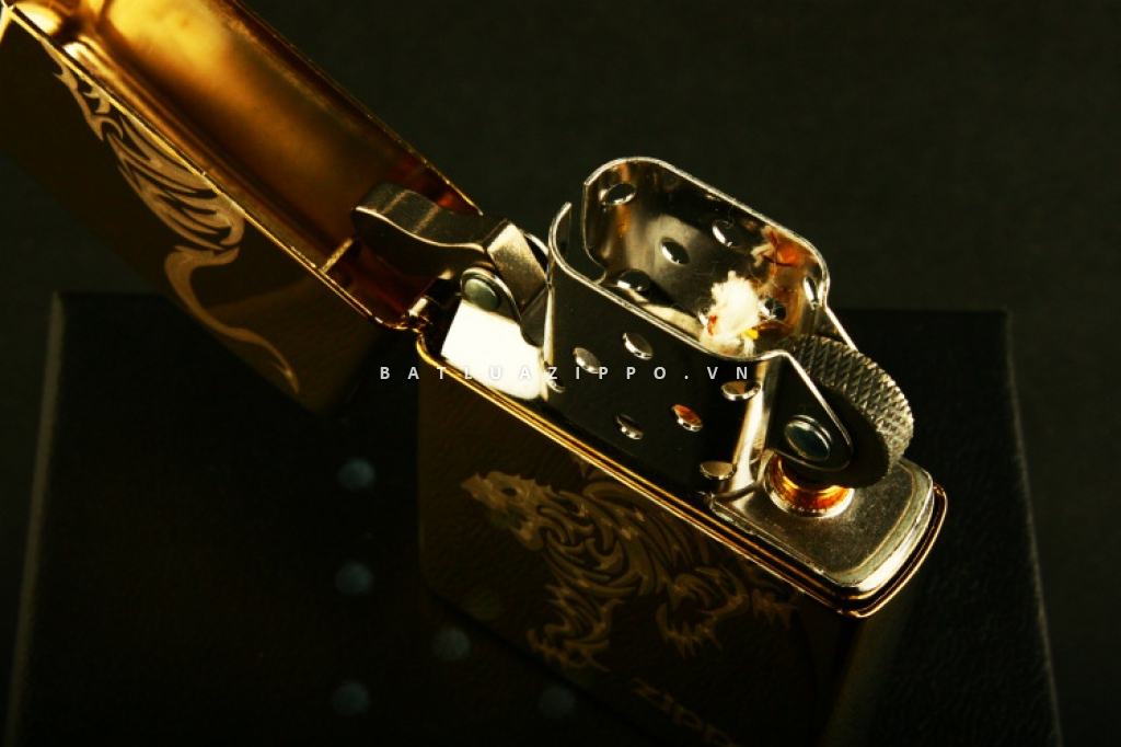 Bật lửa Zippo chính hãng vàng ìn hình hổ
