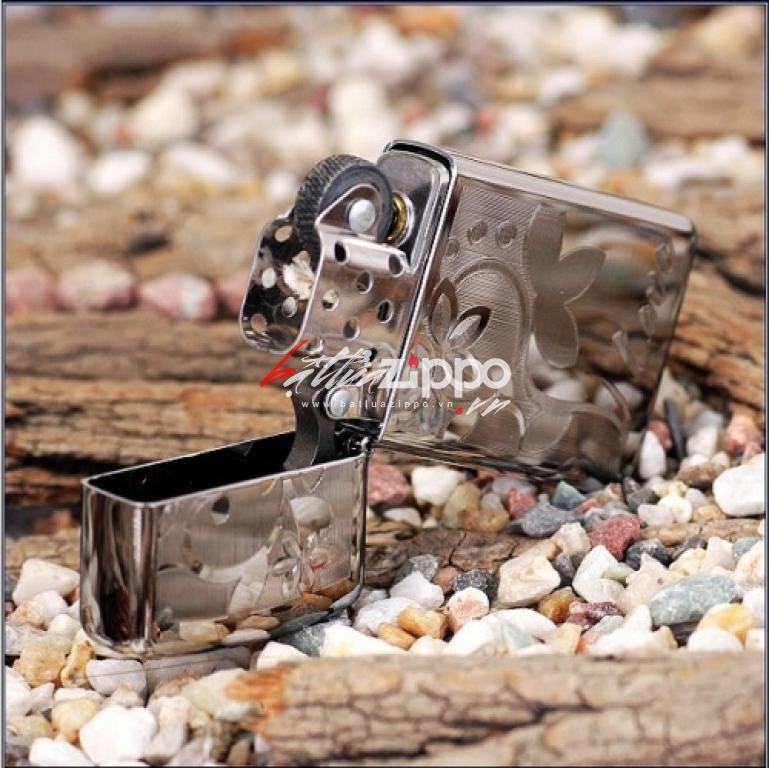 Bật lưa zippo chính hãng khắc khao văn Love Flower