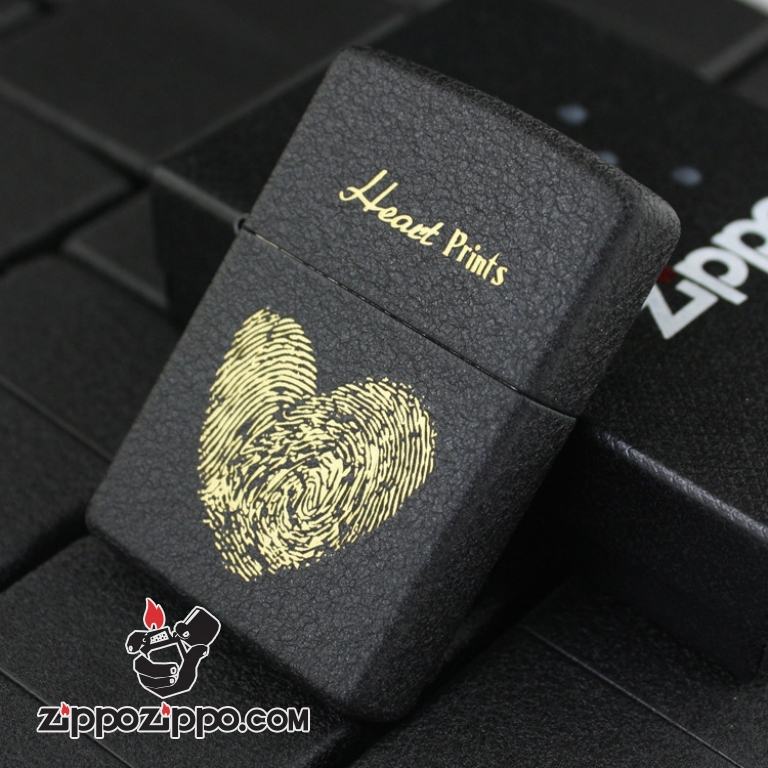 Bật lửa Zippo phiên bản đen nứt in vân tay trái tim