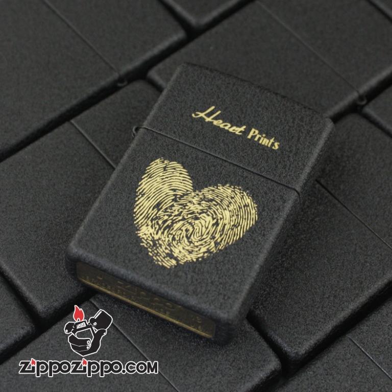 Bật lửa Zippo phiên bản đen nứt in vân tay trái tim