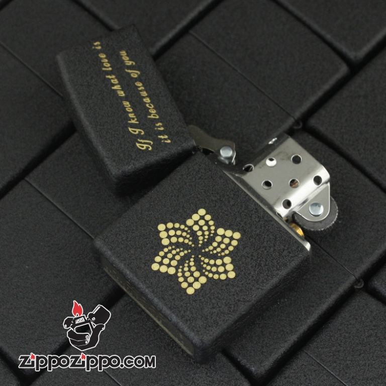 Bật lửa Zippo phiên bản đen nứt hoa văn chấm bi