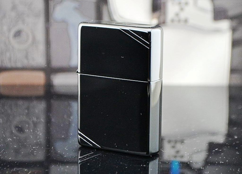 Bật lửa Zippo phiên bản Cutaway Titan