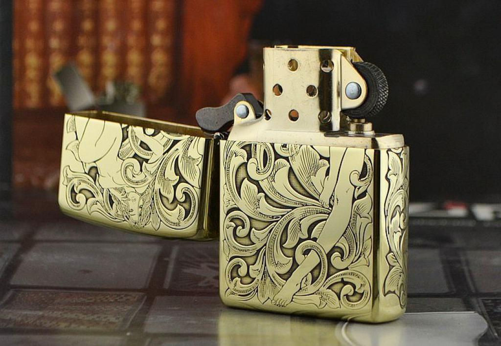 Bật lửa Zippo chính hãng đồng khắc họa tiết cô gái armor