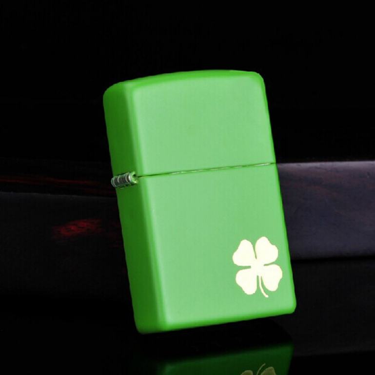 Bật Lửa Zippo Sơn Màu Xanh Cỏ Bốn Lá - Logo Zippo SKU 21032 – Zippo Lucky Clover – Shamrock Green Matte
