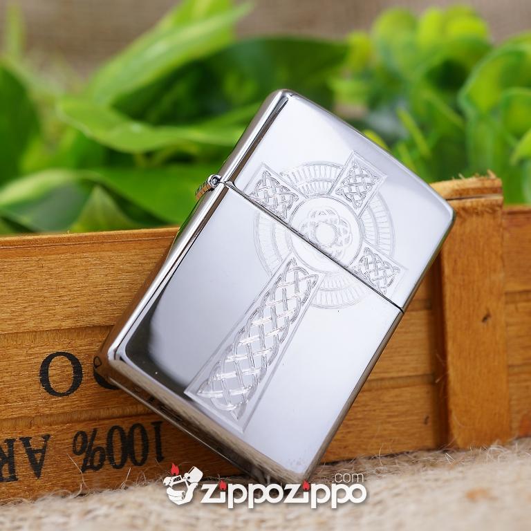 Bật lửa zippo mầu bạc khắc chữ thập