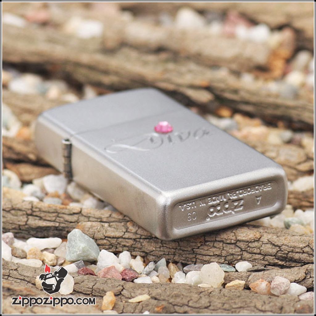 Bật Lửa Zippo Bản Nhỏ Họa Tiết Vương Miện - SKU 24572 – Zippo Slim Queen