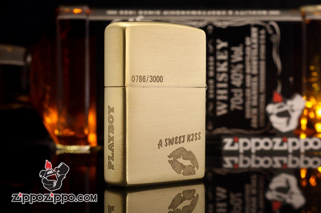 Bật lửa Zippo chính hãng đồng khắc cô gái sexy bản xước