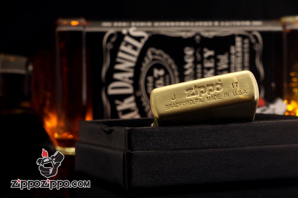 Bật lửa Zippo chính hãng đồng khắc cô gái sexy bản xước