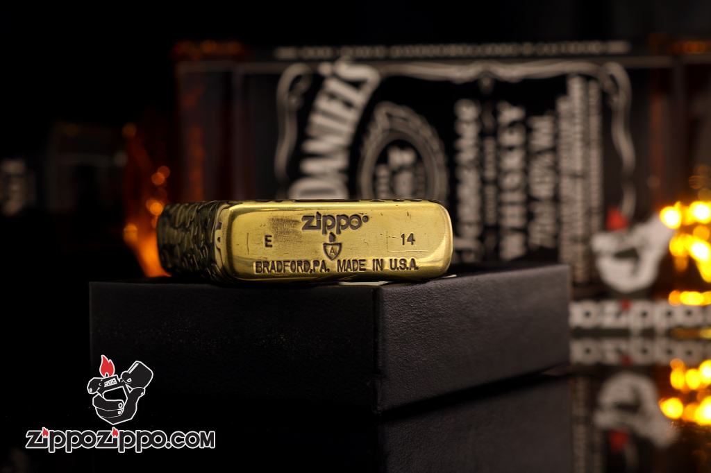 Bật lửa Zippo đồng nguyên khối dập họa tiết da báo