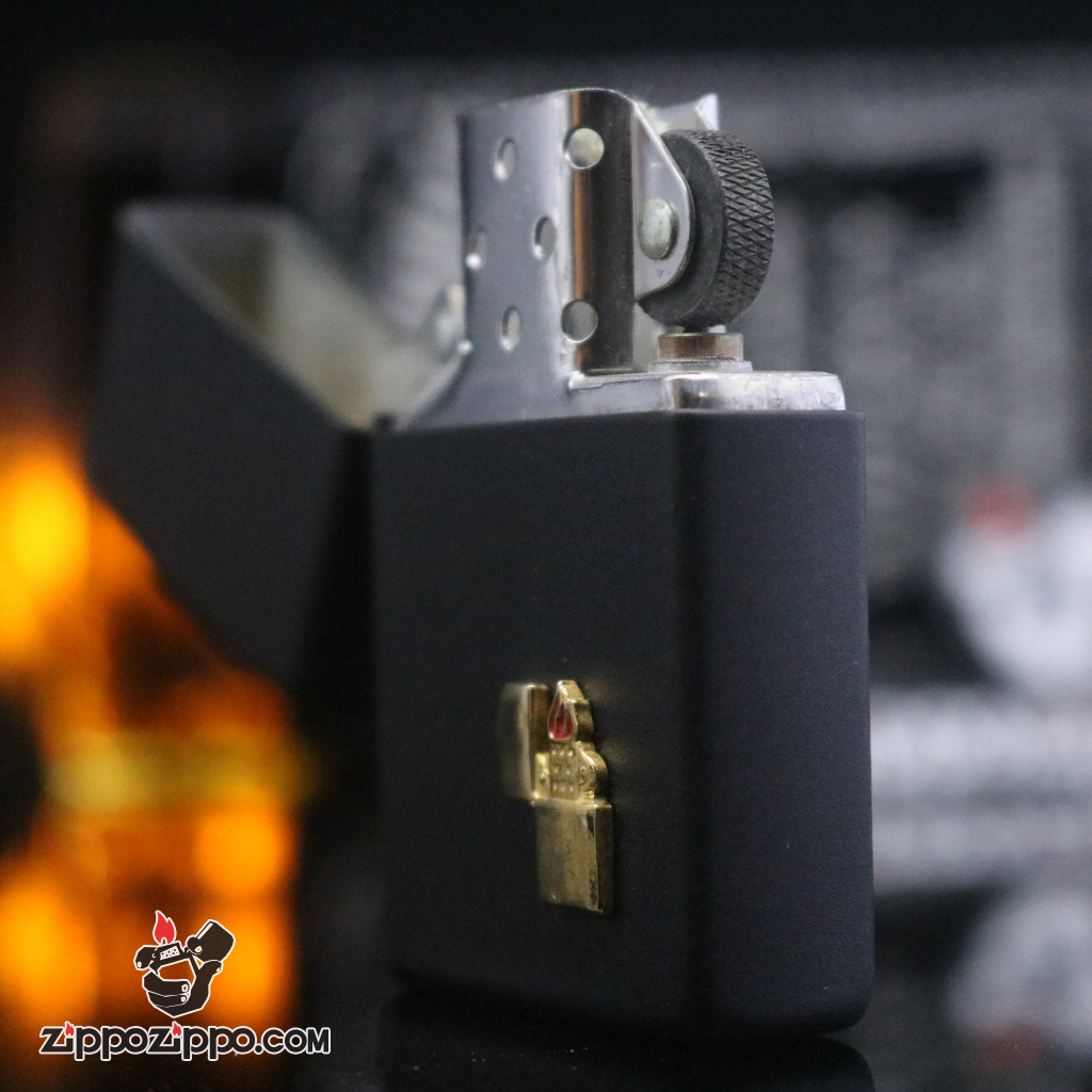 Zippo đời la mã sản xuất năm 1996 đen huy hiệu zippo