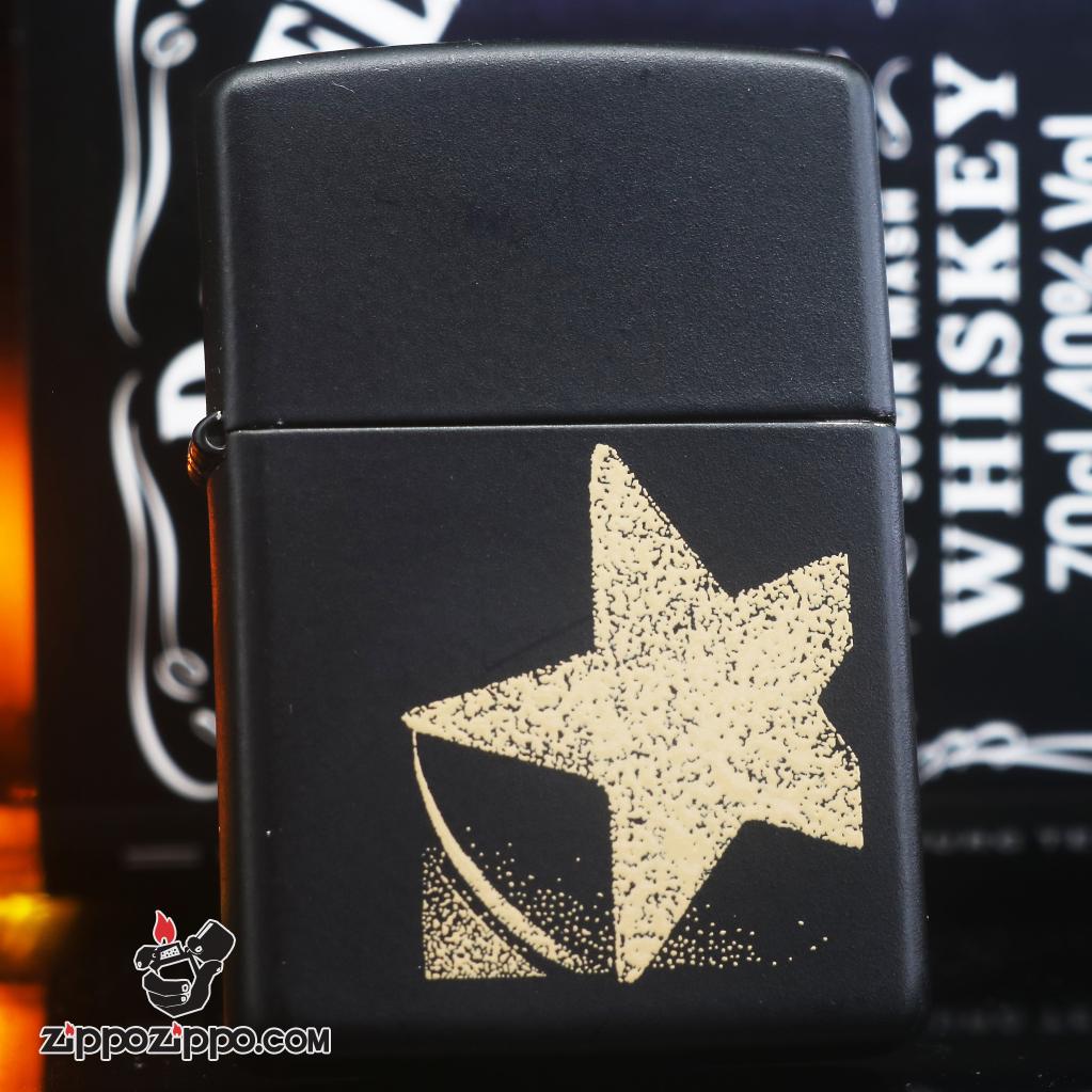 Zippo đời la mã sản xuất 1997 sơn đen hình ngôi sao