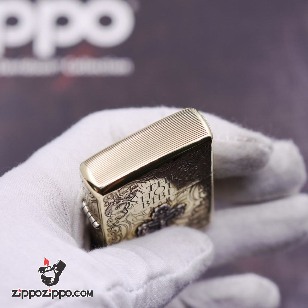 Bật Lửa Zippo Khắc Chữ Thập Và Kinh Thánh Màu Vàng Bản Ốp Nổi