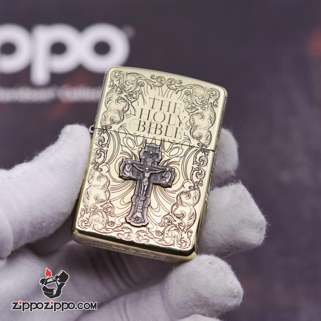 Bật Lửa Zippo Khắc Chữ Thập Và Kinh Thánh Màu Vàng Bản Ốp Nổi Bản Amor