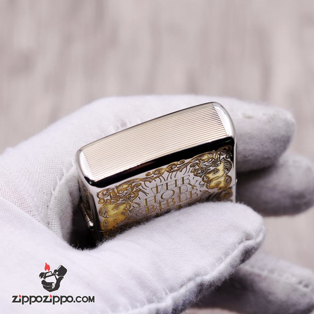 Bật Lửa Zippo Khắc Chữ Thập Và Kinh Thánh Màu Bạc Bản Ốp Nổi Aromr