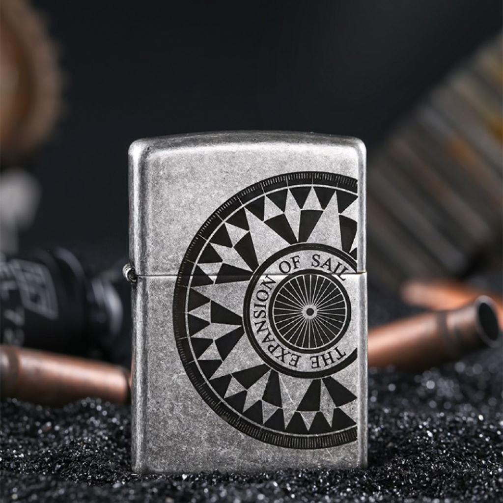 Bật Lửa Zippo Chính Hãng Khắc Bản Đồ Và La Bàn Mạ Antique Silver