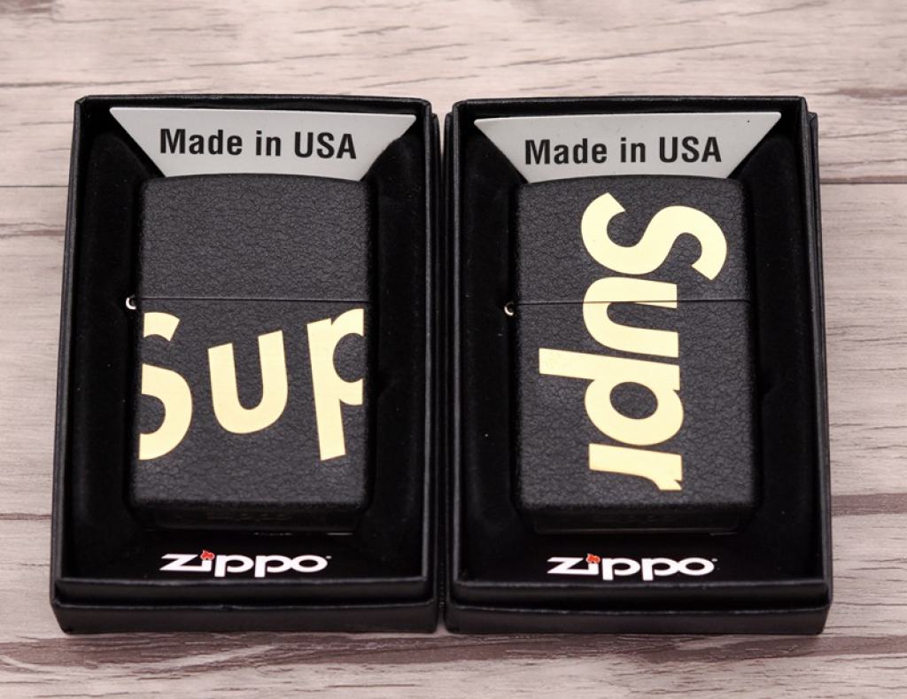 Bật Lửa Zippo Đen Nhám Khắc SUPREME Ver.2