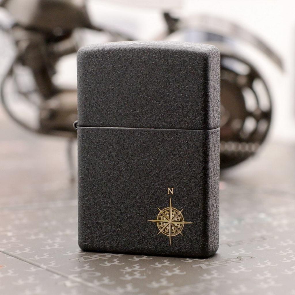 Bật Lửa Zippo Đen Nhám Khắc La Bàn