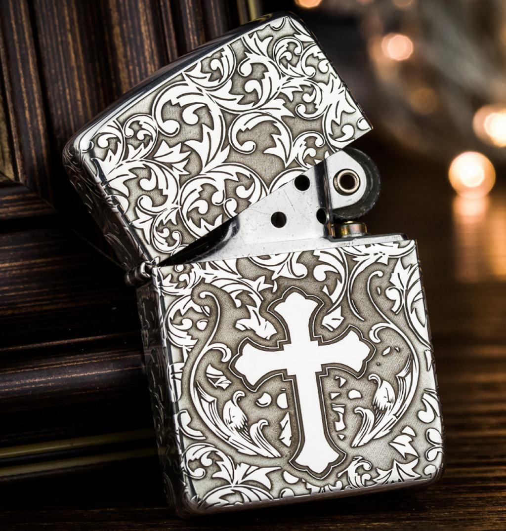 Bật Lửa Zippo Bạc Nguyên Khối Cao Cấp Khắc Hoa Văn Xung Quanh Thánh Giá Phiên Bản 1941
