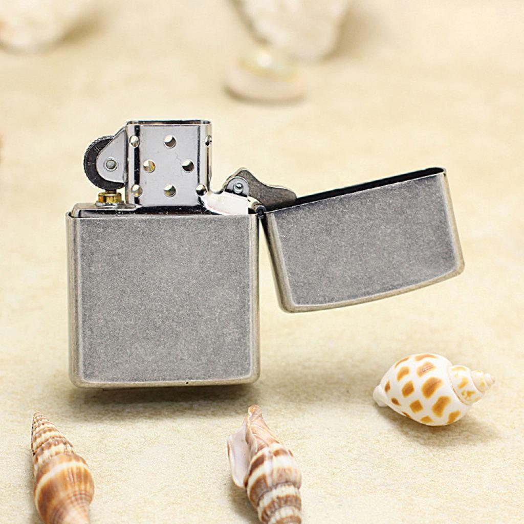Bật Lửa Zippo Bạc Cổ Xưa Ốp Lông Vũ Gắn Ngọc Lam