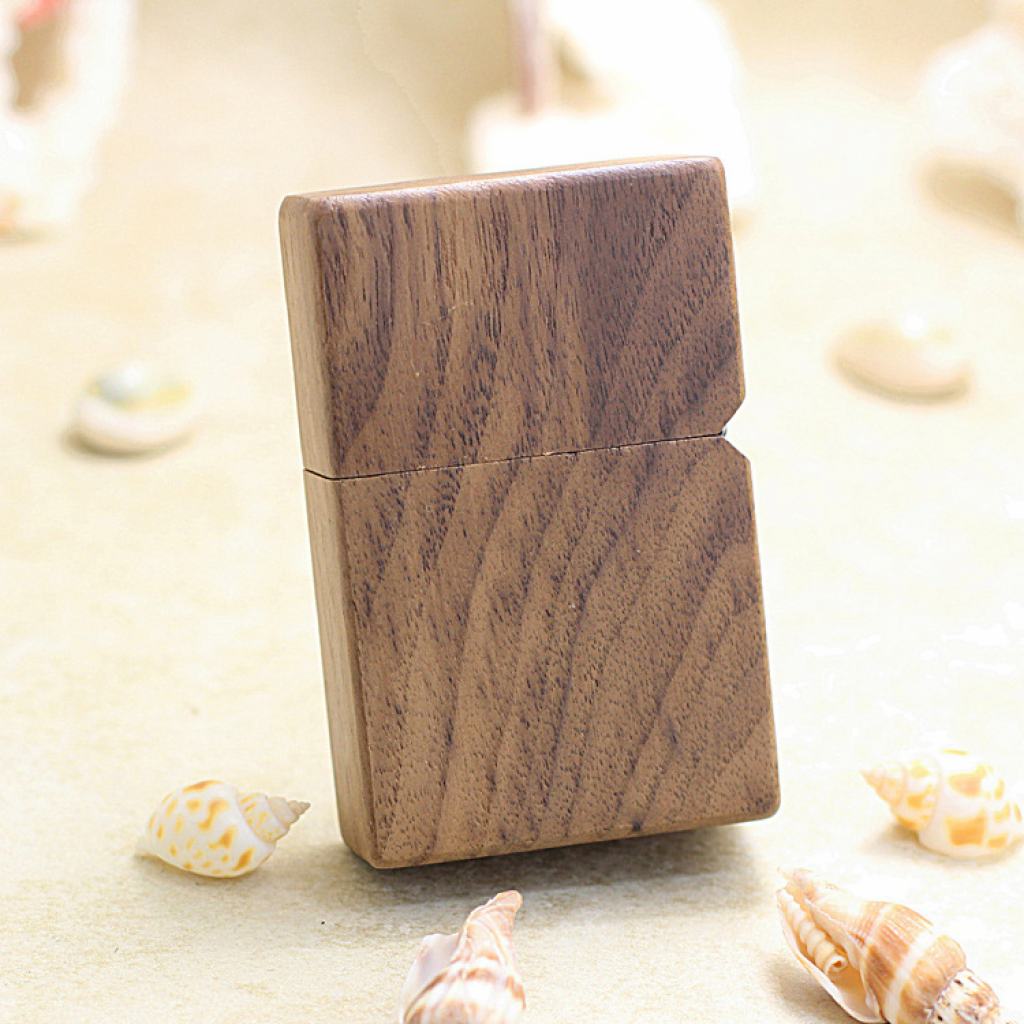 Bật Lửa Zippo Bọc Gỗ Óc Chó Biểu Tượng Chữ Thập Mạ Vàng