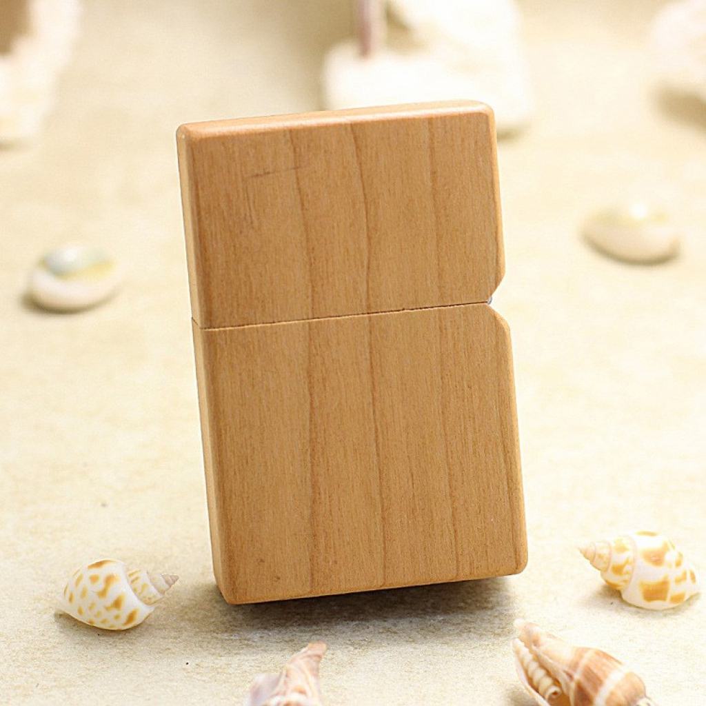 Bật Lửa Zippo Bọc Gỗ Anh Đào Biểu Tượng Chữ Thập Mạ Bạc