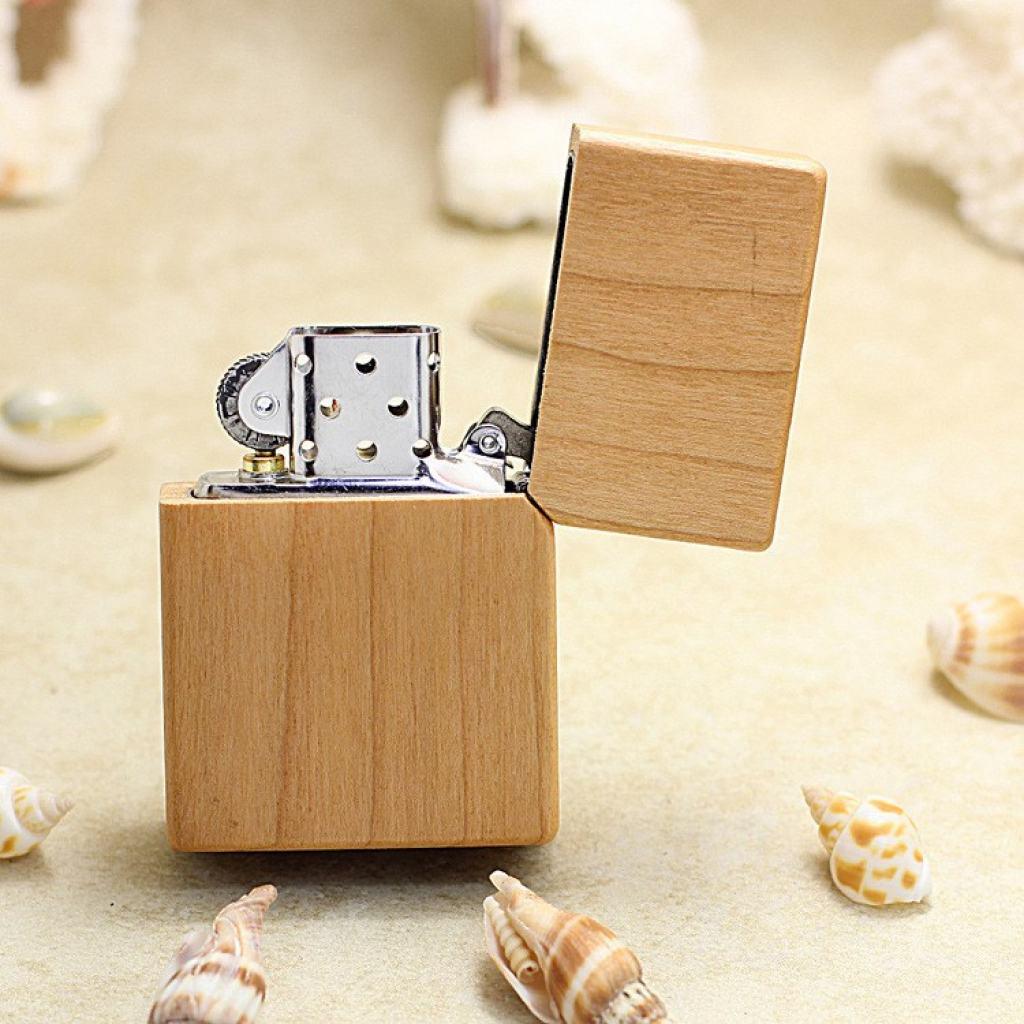 Bật Lửa Zippo Bọc Gỗ Anh Đào Biểu Tượng Chữ Thập Mạ Bạc