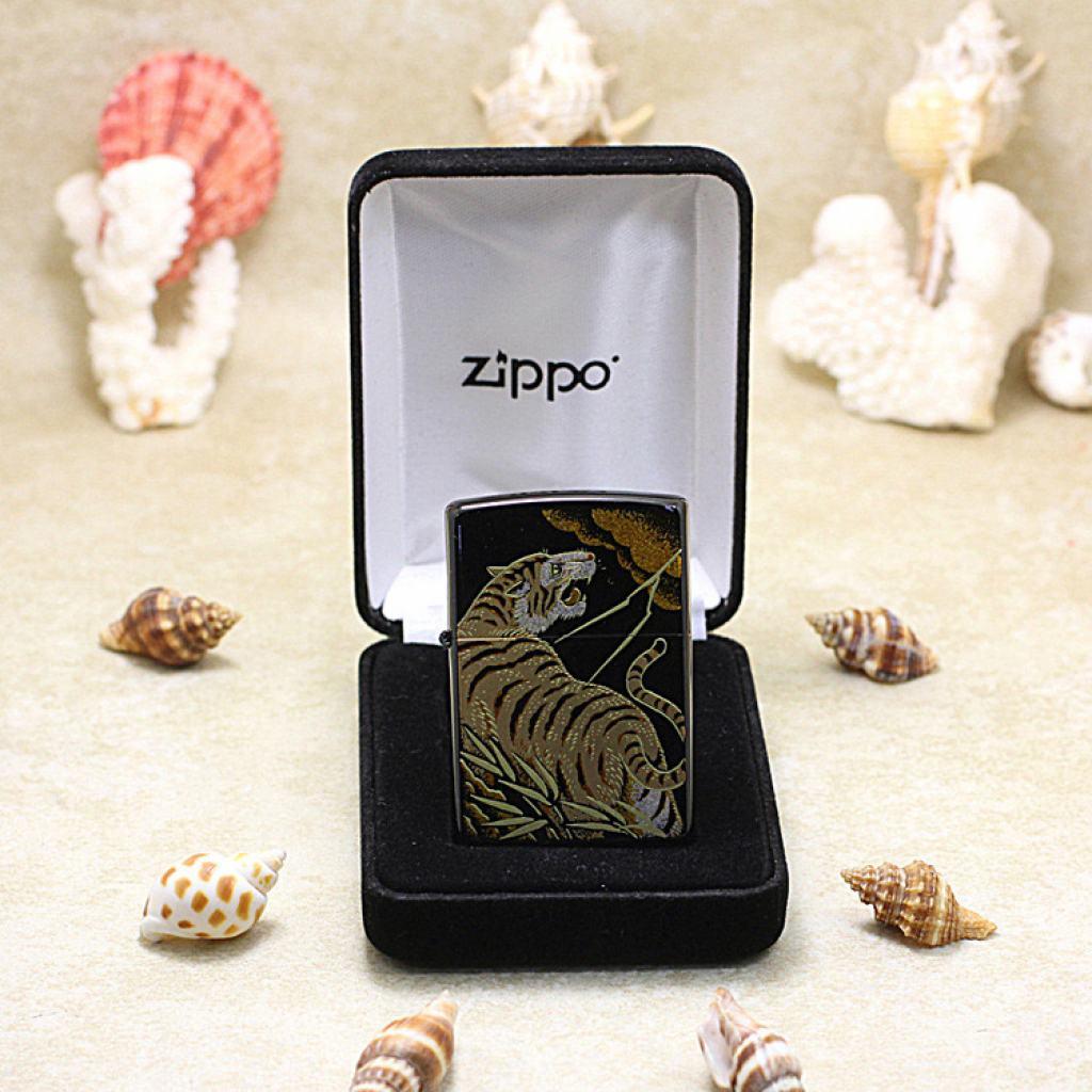 Bật Lửa Zippo Sơn TiTan Đen Chạm Khắc Hổ Phiên Bản Nhật