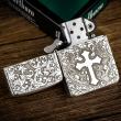 Bật Lửa Zippo Bạc Nguyên Khối Cao Cấp Khắc Hoa Văn Xung Quanh Thánh Giá Phiên Bản 1941