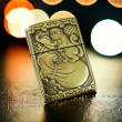 BẬT LỬA ZIPPO BẢN ĐỒNG TRƠN KHẮC HÌNH 3D TUỔI CON KHỈ SIÊU SẮC NÉT