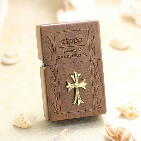 Bật Lửa  Zippo Bọc Gỗ Óc Chó Biểu Tượng Chữ Thập Mạ Vàng