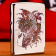 Bật Lửa Zippo Chính Hãng Khắc Hình Cá Rồng Bên Hoa Sen Với Phối Màu Độc Đáo Bản Chrome