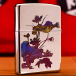 Bật Lửa Zippo Chính Hãng Khắc Hình Cá Rồng Bên Hoa Sen Với Phối Màu Độc Đáo Bản Chrome