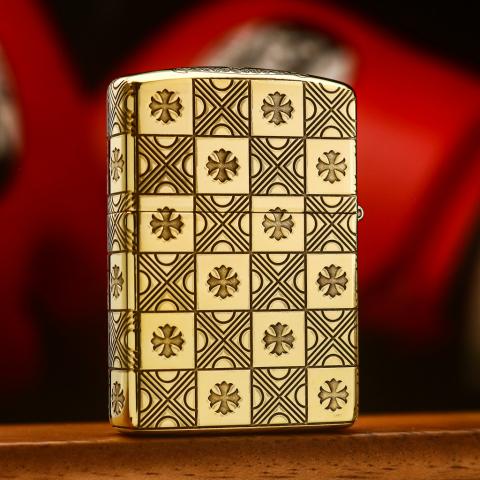 Bật lửa zippo khắc hoa văn ý Caro bản armor đồng bóng