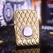 Bật Lửa Zippo Khảm trai Rồng Và Đính Ngọc Rồng Ở Giữa Bản Vàng