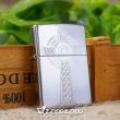 Bật lửa zippo mầu bạc khắc chữ thập