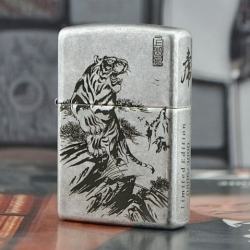 Bật lửa Zippo phiên bản bạc cổ khắc chúa sơn lâm - Mã SP: ZPC0846