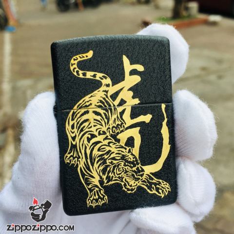 Bật Lửa Zippo Phiên Bản Màu Đen Nứt Khăc Chúa Sơn Lâm Dũng Mãnh