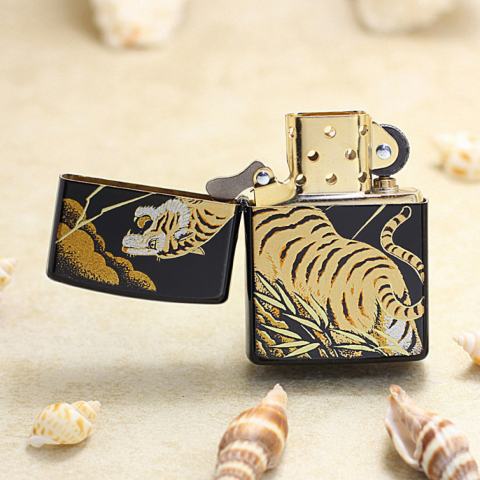 Bật Lửa  Zippo Sơn TiTan Đen Chạm Khắc Hổ Phiên Bản Nhật