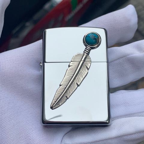 Zippo bạc bóng lông vũ đá quý