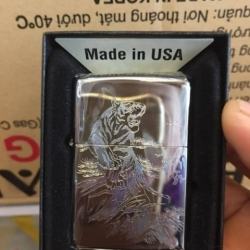 zippo chạm khắc hoa văn hổ săn mầu bạc - Mã SP: ZPC1667