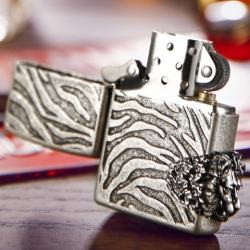 Zippo Chính Hãng Bạc Cổ Họa Tiết Ngựa Vằn Có Đầu Sư Tử Cạnh Bên - Mã SP: ZPC1062