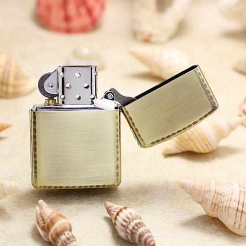 Zippo Chính Hãng Đồng Cổ Khắc Chữ Thập Quanh Viền Vỏ Dày Armor Giới Hạn