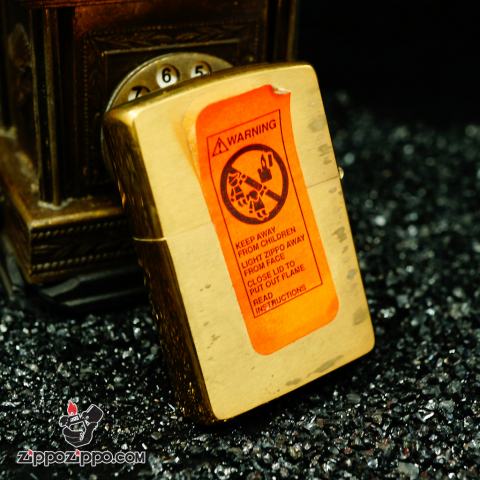 Zippo cổ đồng xước hình nổi Select Trading sản xuất năm X-1994