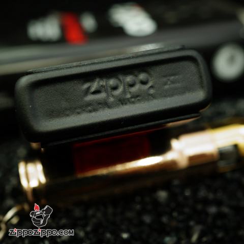 ZIPPO CỔ SƠN TĨNH ĐIỆN MÀU ĐEN ĐỎ SX NĂM 1996