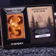 Zippo mạ Chrome in hình rắn và Skull trên nền gỗ
